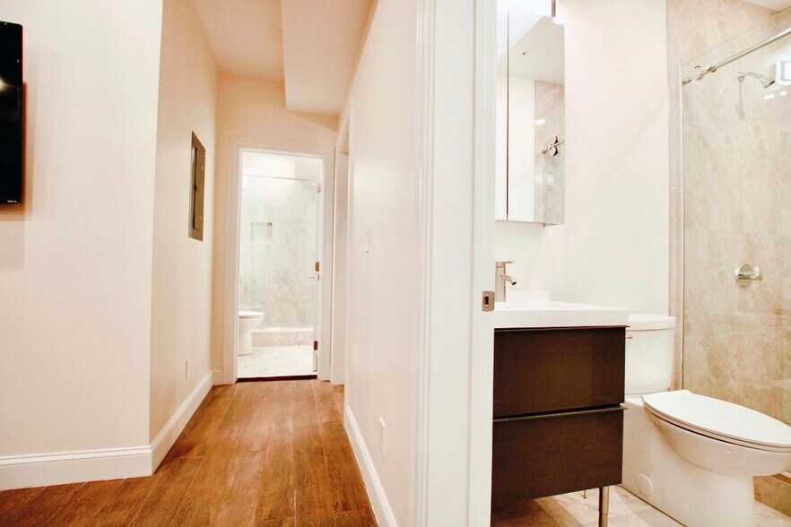 Building Photo - 1614 Beacon St