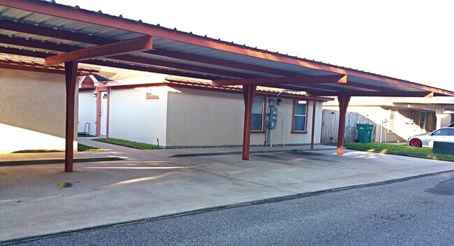 Building Photo - 1900 W Douglas St