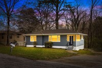 Building Photo - Beautifully Renovated 3 Bedroom 2 Bath Hom...