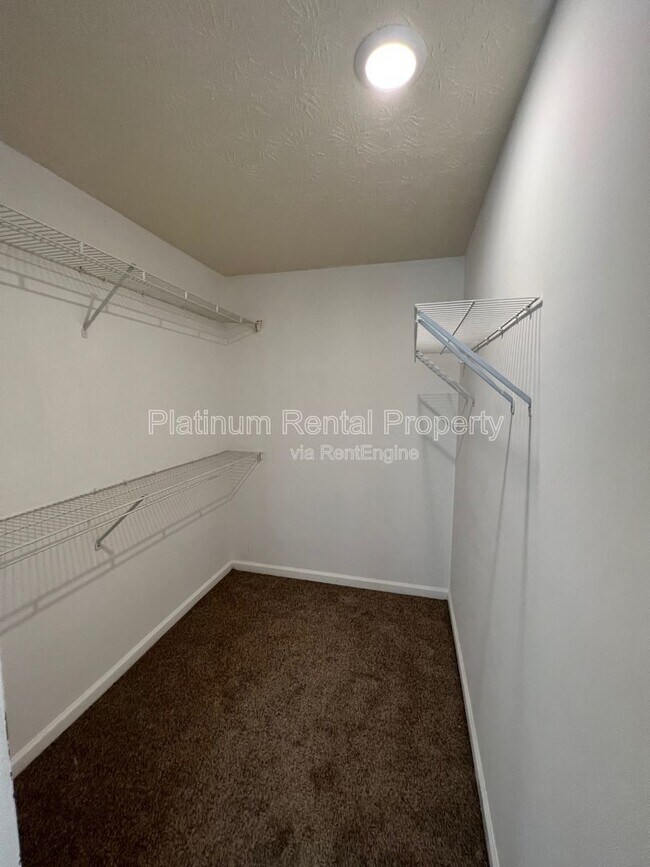 Building Photo - 1097 Yellow River Dr
