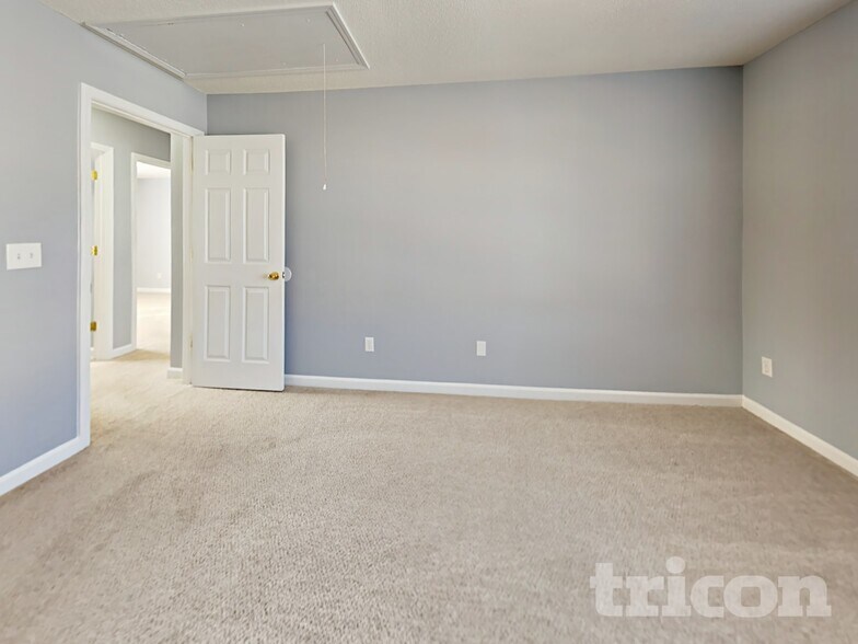 Building Photo - 410 Fox Trot Dr