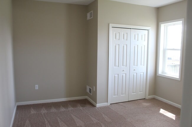 Building Photo - 3 Bedroom Ranch Style Home