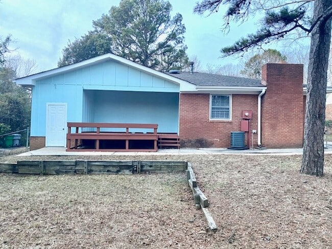 Building Photo - Established quiet neighborhood -3 bed,2 ba...