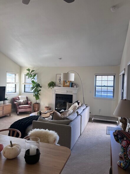 Building Photo - 345 Fillmore St