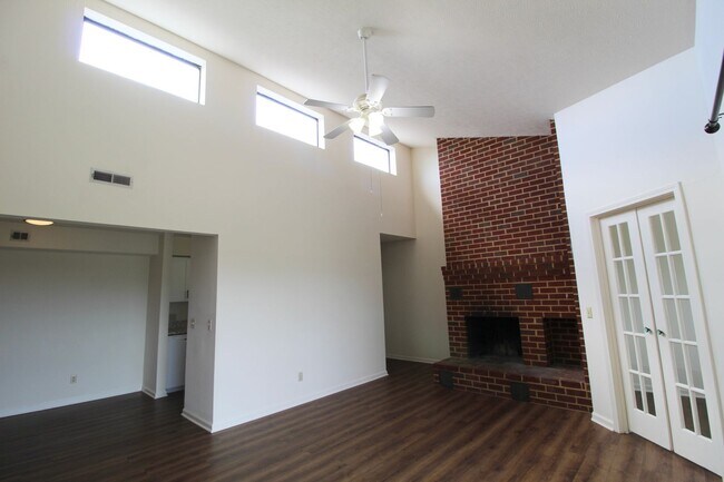 Building Photo - 1116 Blue Ridge Dr