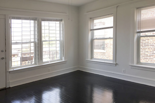 Dining/Living room - 918 E. Hyde Park Boulevard