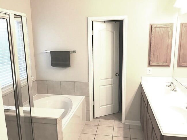 Building Photo - 6422 Addlestone Ridge Ln