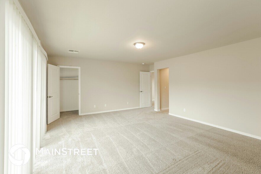 Building Photo - 2000 N 36th St