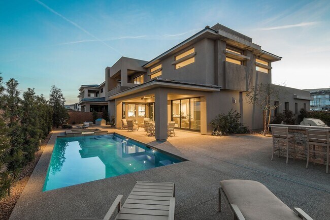 Building Photo - Luxury Home located in The Ridges of Summe...