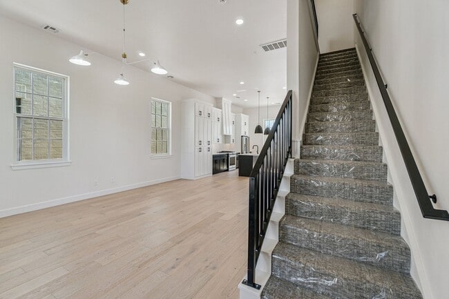 Building Photo - Townhome 2 bed 2.5 Bath "The White Workroom" in The Heart of Selah