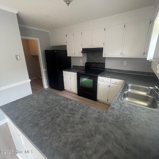 Building Photo - 2355 Vineyard Dr
