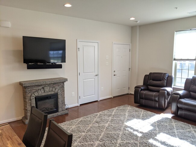 Building Photo - Bottom level (two story) *END UNIT* condo ...