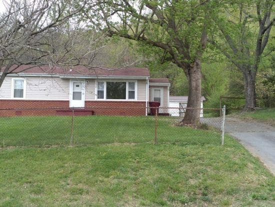 Primary Photo - 2412 E Lakeview Dr