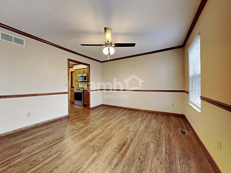 Building Photo - 6471 Willow Bend Dr