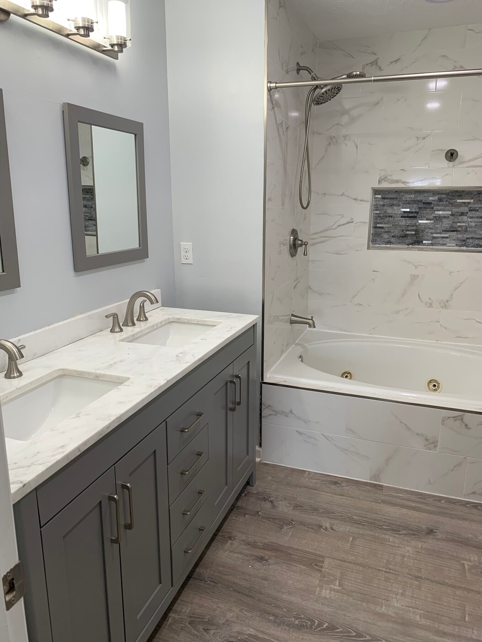 Building Photo - 4622 Deepwood Ct