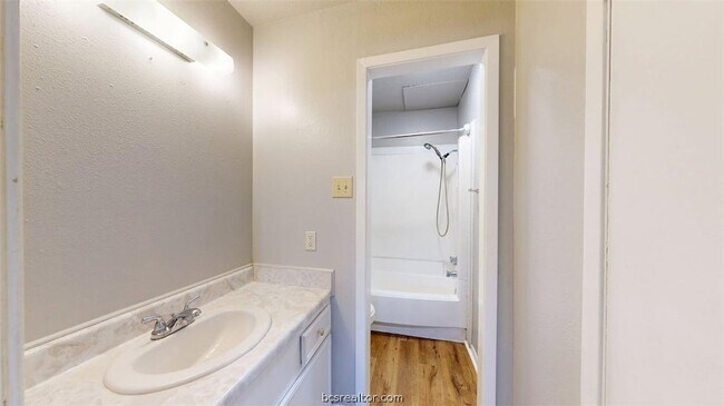 Building Photo - 1327 Airline Dr