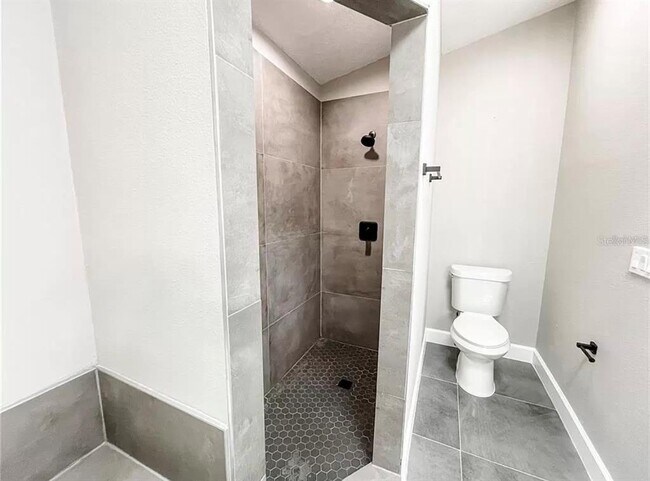 Building Photo - 18505 3rd Ave