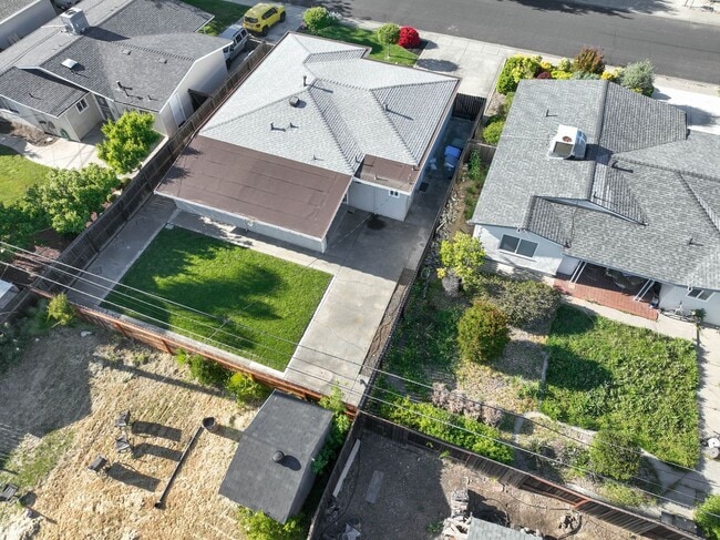 Building Photo - Beautiful Vacaville Home Near Parks, Schools & Shopping