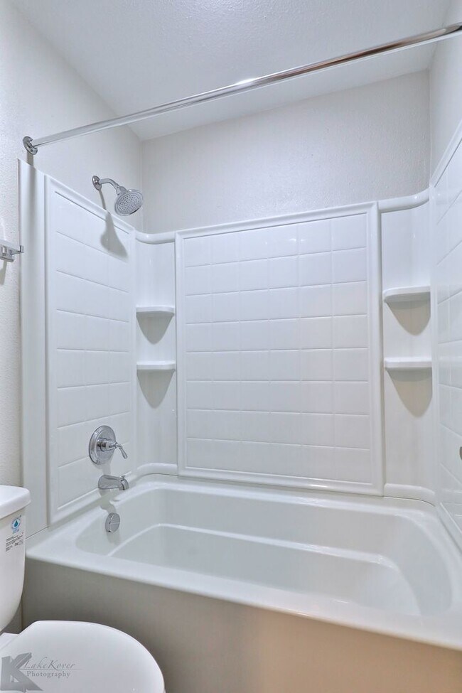 Building Photo - Newly Remodeled South Abilene Apartments!