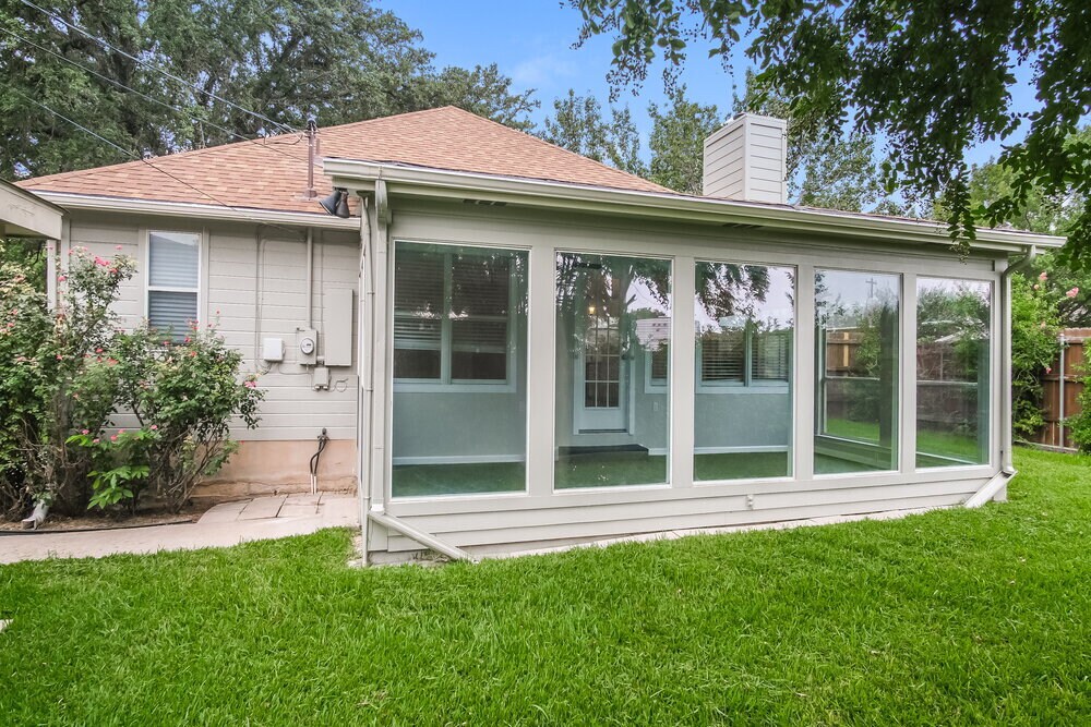 Building Photo - 200 Woodstone Dr