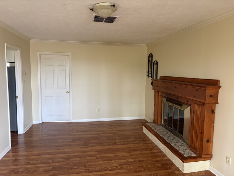 Building Photo - 16348 Woodcliffe Dr