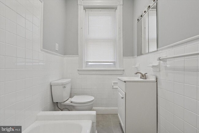 Building Photo - 162 N 62nd St