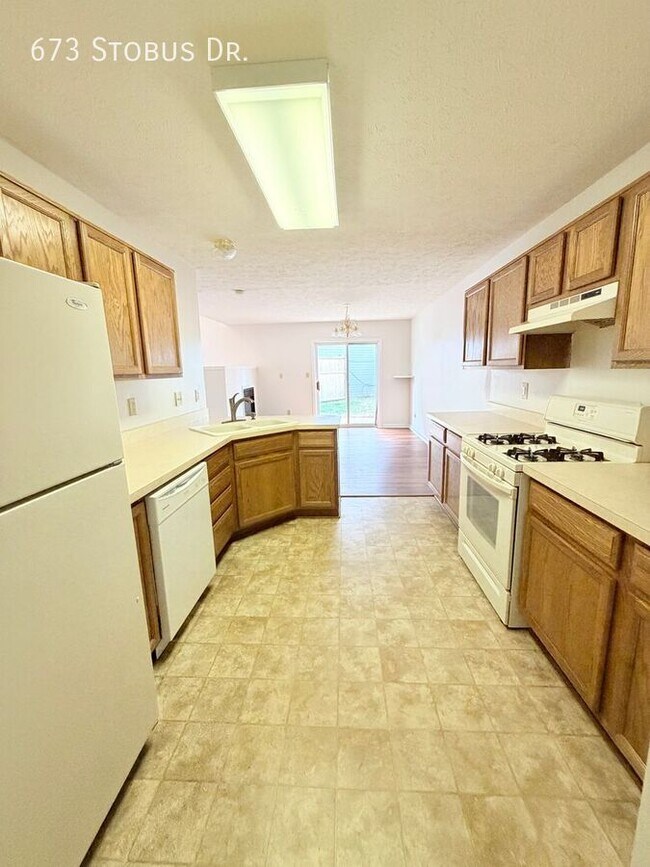 Building Photo - 673 Stobus Dr