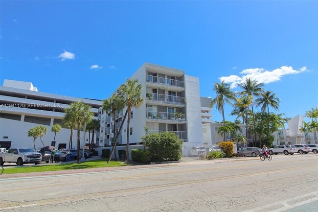 Building Photo - 1615 West Ave