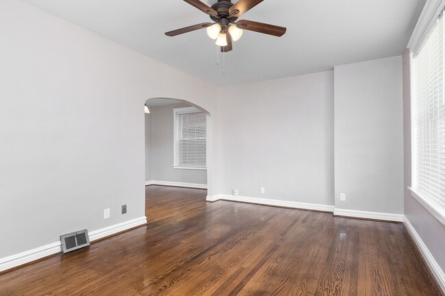 Building Photo - 4914 Tholozan Ave