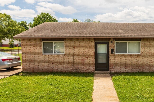 Building Photo - 1304 N Irvington Ave