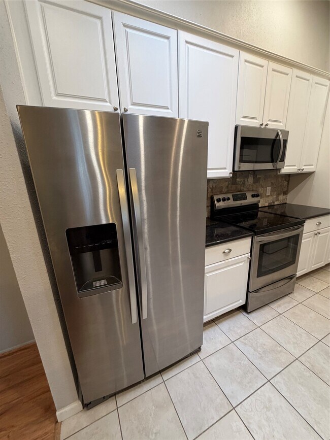 Building Photo - 2425 Augusta Dr