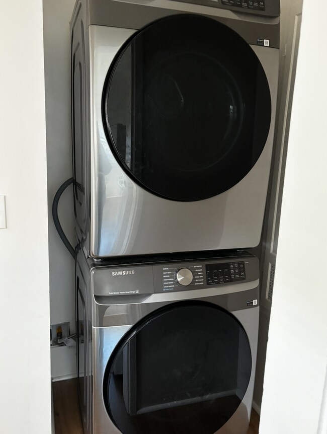 Building Photo - Charming 1 Bedroom House in Venice with Patio and W& D in unit !!! All Utilities Included !!!