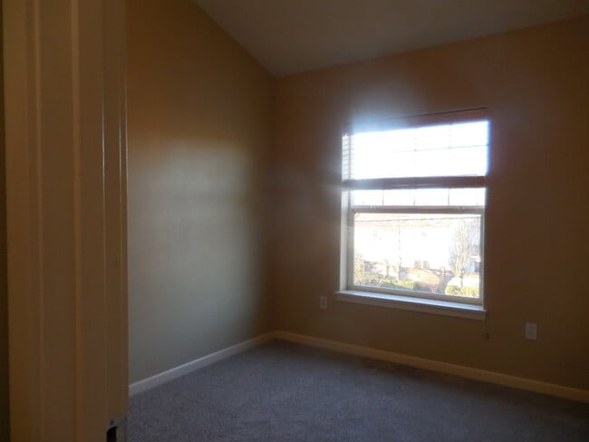 Building Photo - 1050 SW 170th Ave