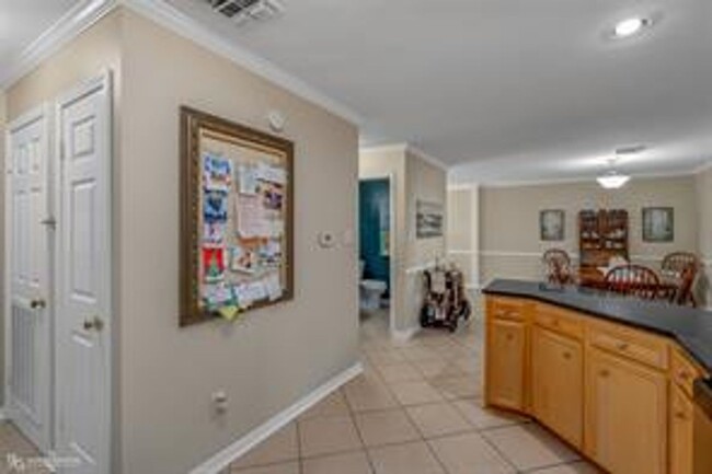 Building Photo - North Bossier Townhouse