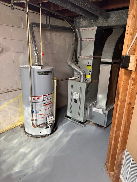 Building Photo - 1307 Hillsway Ct