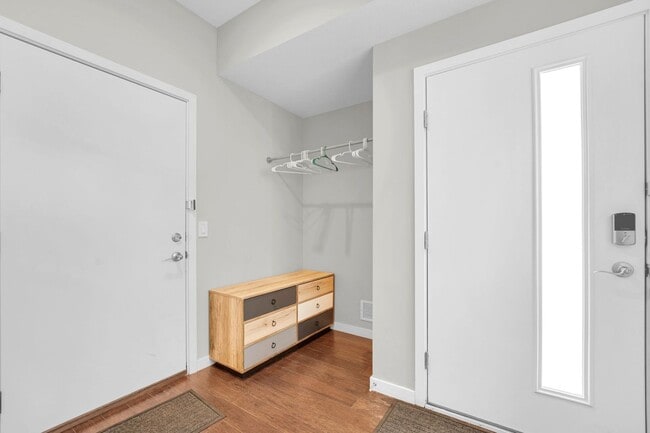 Building Photo - Beautiful Furnished 1 bedroom unit in Fair...