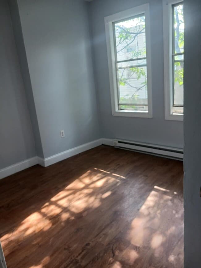 Building Photo - 49 N Yewdall St