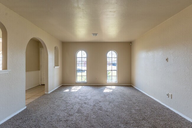 Building Photo - Spacious Rent to Own in South OKC!
