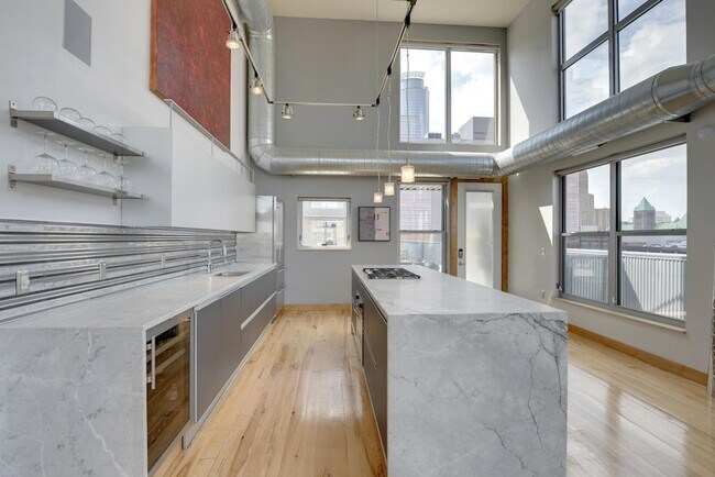 Building Photo - 521 S 7th St