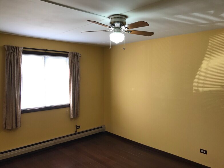 Building Photo - 2512 Waterbury Dr