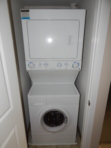 Building Photo - 420 16th St SE