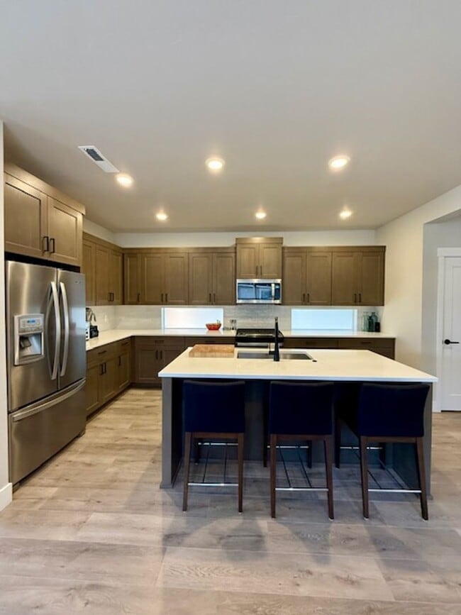 Building Photo - Beautiful Easton 3 Bedroom Home | Primary Suite on Main | Loft + A/C | Community Pools & Amenities