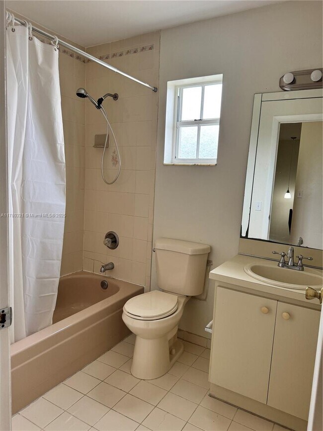 Building Photo - 3 bedroom in North Miami Beach FL 33181
