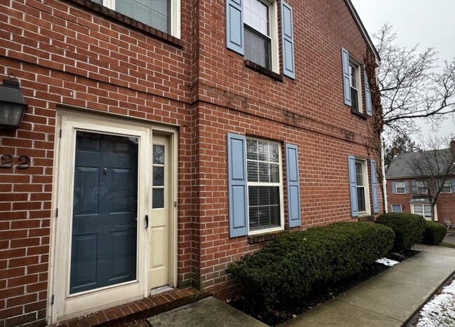 Building Photo - 700 Farmington Ave