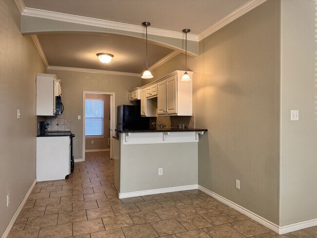 Building Photo - 516 S Baxter Ave