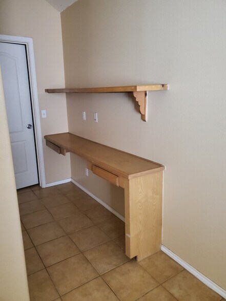 Building Photo - 2501 Toledo Ave