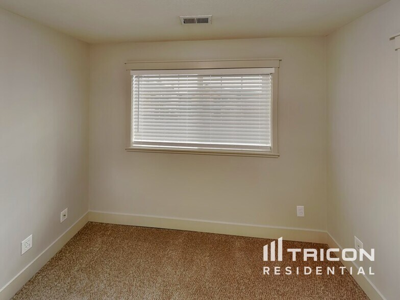 Building Photo - 14718 SE Badger Creek Rd