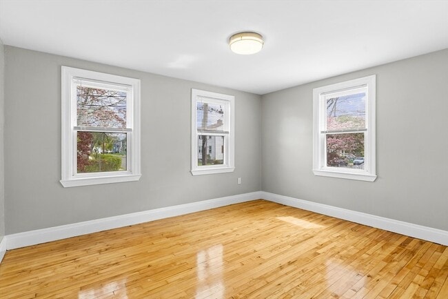 Building Photo - 92 Gladeside Ave