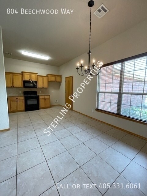 Building Photo - 804 Beechwood Way