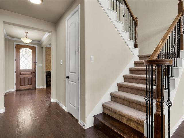 Building Photo - 214 Crestbrook Dr